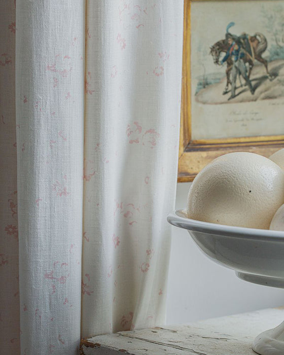 Ditzy Rose on White Linen