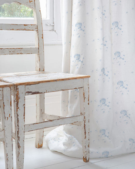 Podge Blue on White Linen