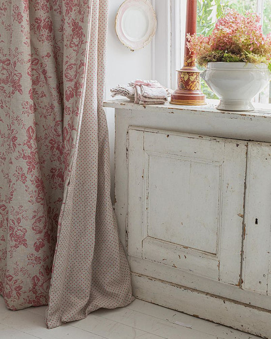 Scoopy Berry Red on Natural Linen