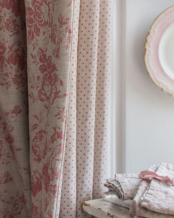 Scoopy Berry Red on Natural Linen