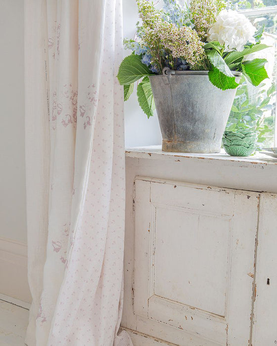 Metro Lilac on White Linen